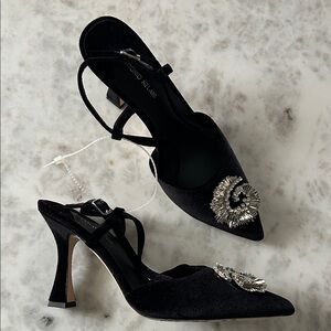 NWT black velvet Antonio Melani sling backs. 9.5